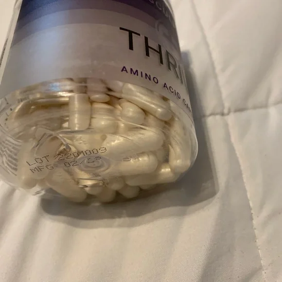 Thrive Sculpt & Biotic Capsules - Picture 3 of 6